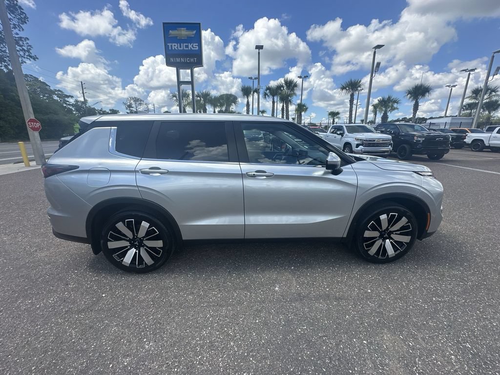 Used 2025 Mitsubishi Outlander SE FWD image 17