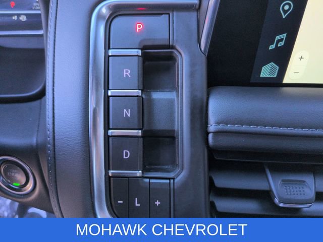 Used 2024 Chevrolet Suburban Z71 w/ Luxury Package AWD/4WD image 17