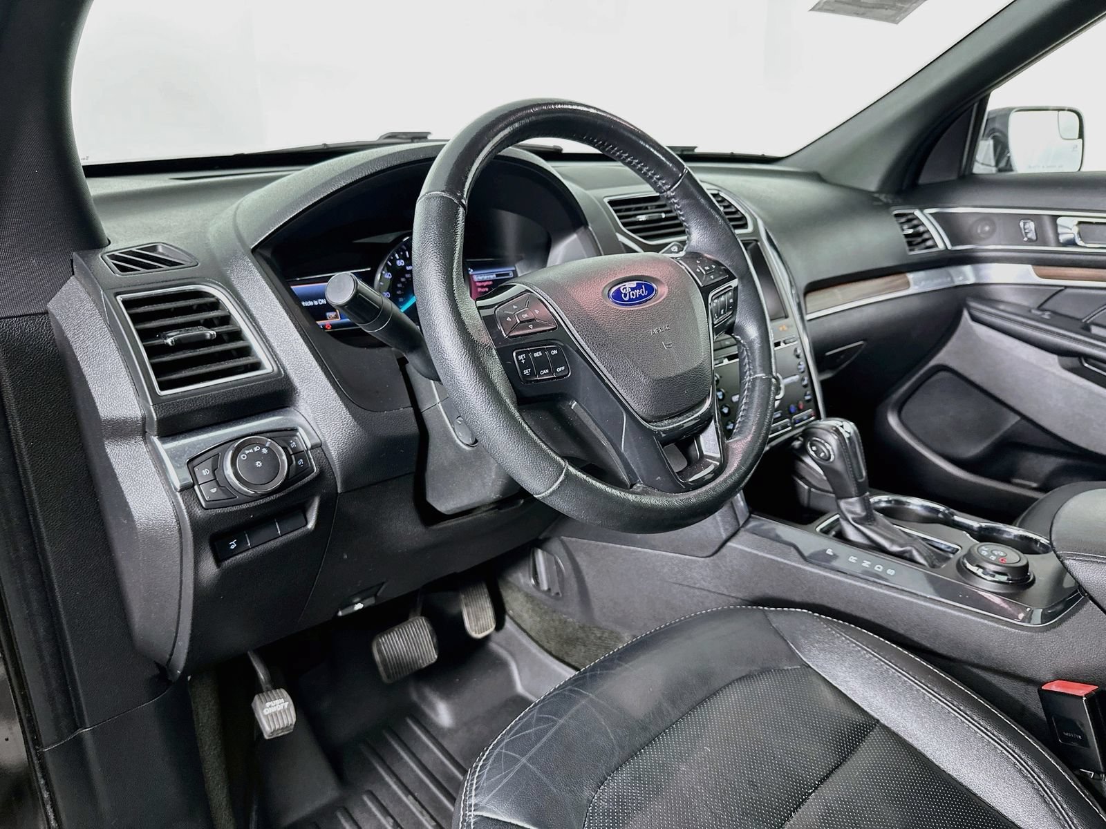 Used 2018 Ford Explorer Limited AWD/4WD image 10