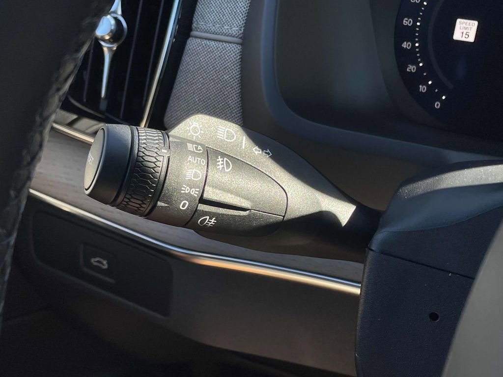 New 2026 Volvo XC90 B6 Core image 13