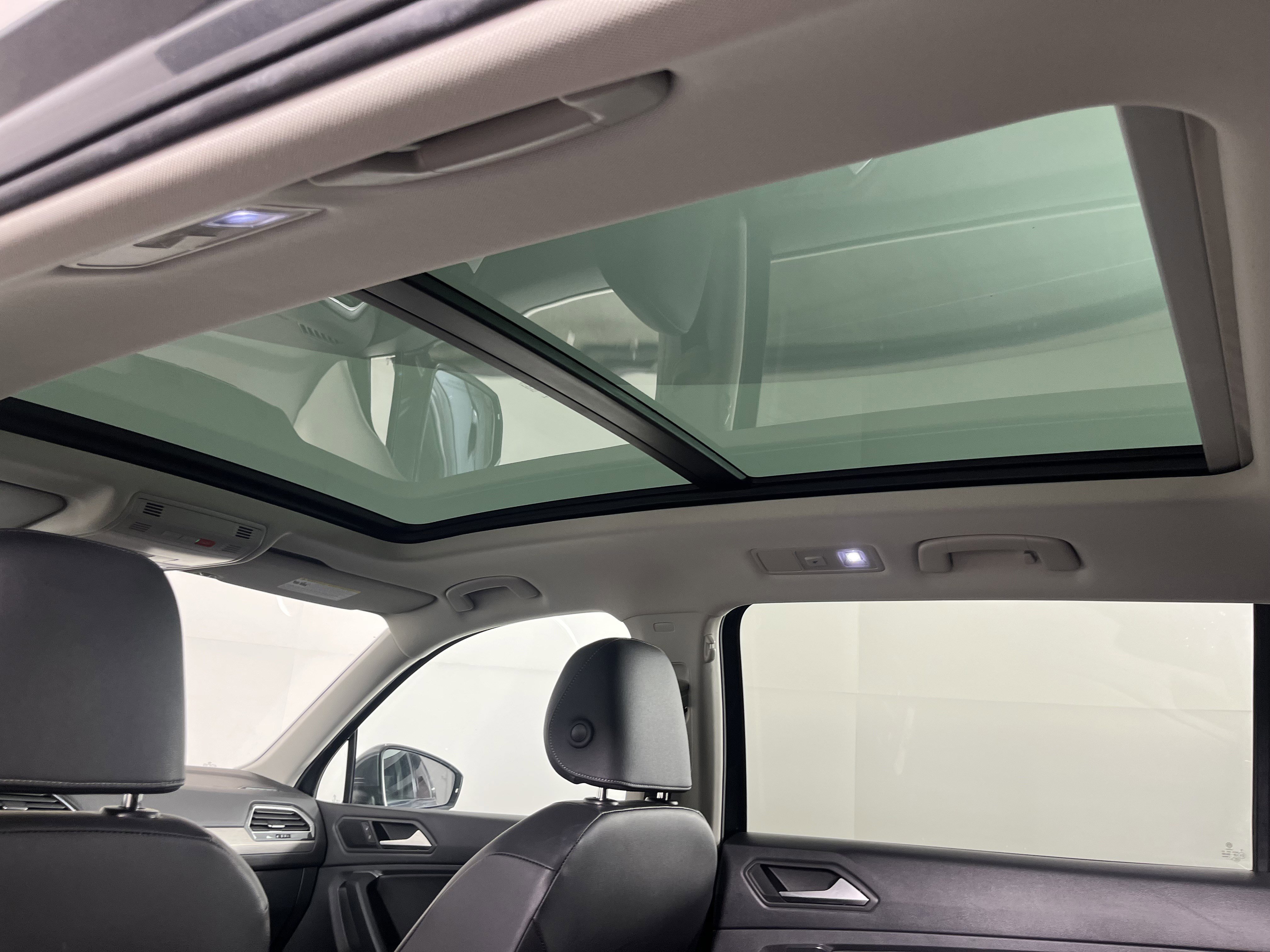 Used 2019 Volkswagen Tiguan SEL w/ 3rd Row Seat Package image 17