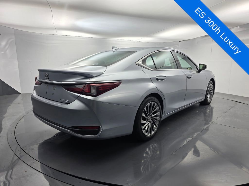 Used 2025 Lexus ES 300h w/ Technology Package image 4