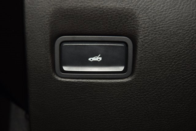 Used 2016 Chevrolet Corvette Stingray Convertible w/ Battery Protection Package image 42