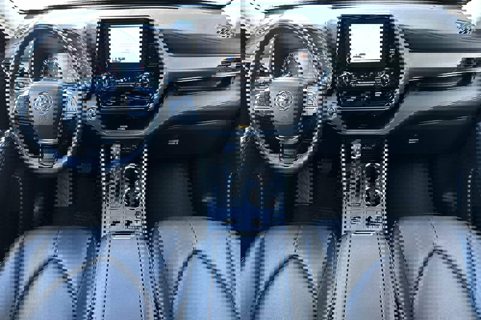 Used 2023 Toyota Highlander XLE image 18