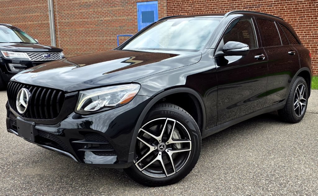 Used 2019 Mercedes-Benz GLC 300 4MATIC w/ AMG Line image 4