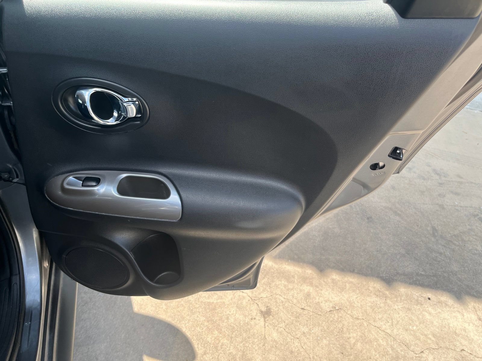 Used 2014 Nissan Juke S FWD image 15