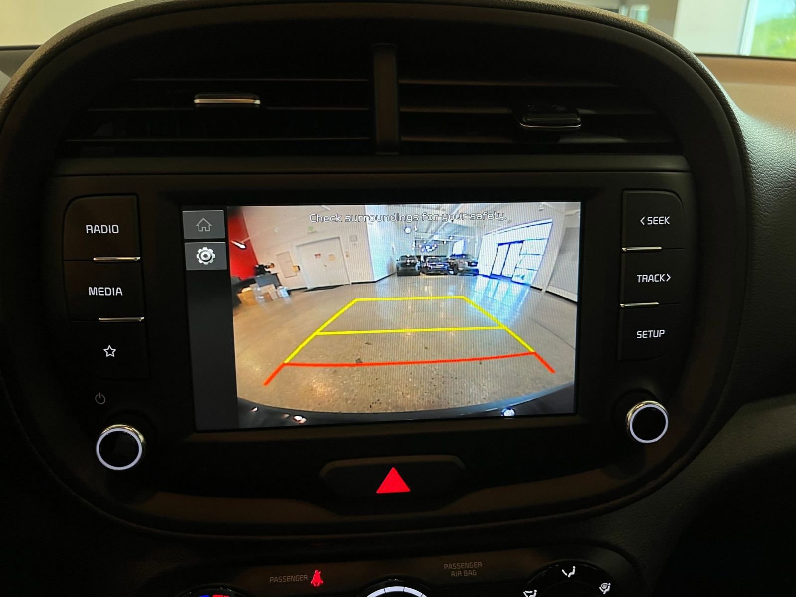 Used 2025 Kia Soul LX w/ LX Technology Package FWD image 23