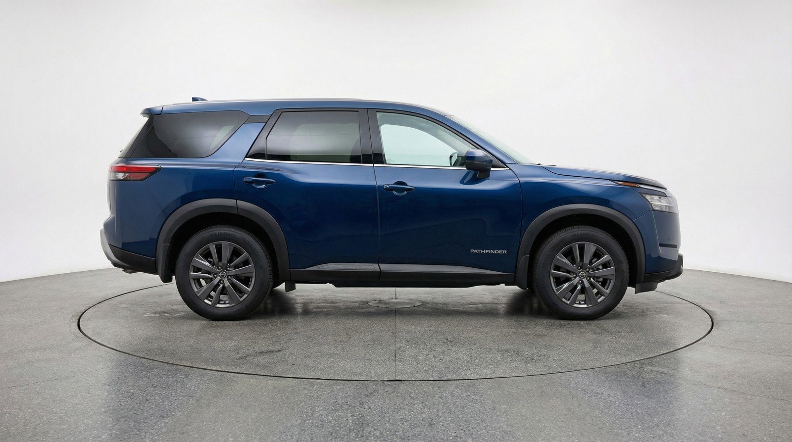 Used 2025 Nissan Pathfinder SV FWD image 11