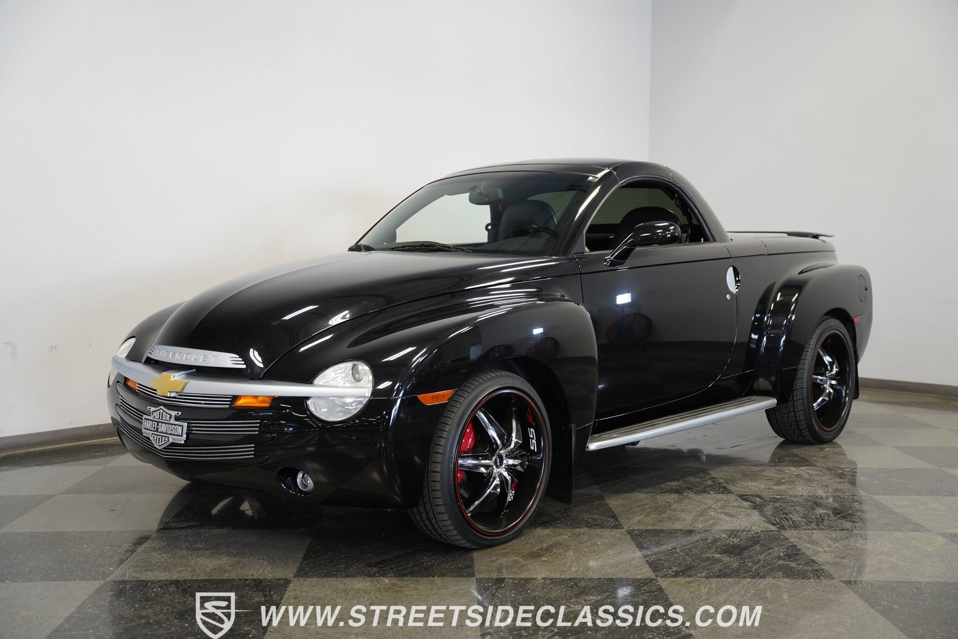 Used 2004 Chevrolet SSR w/ Preferred Equipment Group image 8