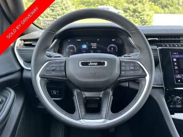 Used 2023 Jeep Grand Cherokee Altitude AWD/4WD image 8