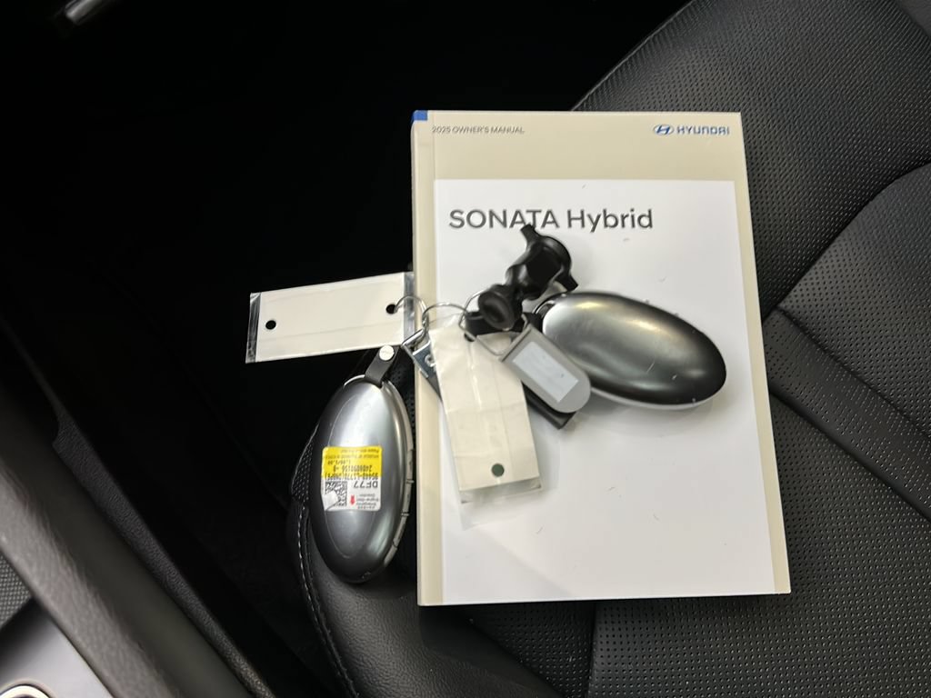 Certified 2025 Hyundai Sonata Limited FWD image 33