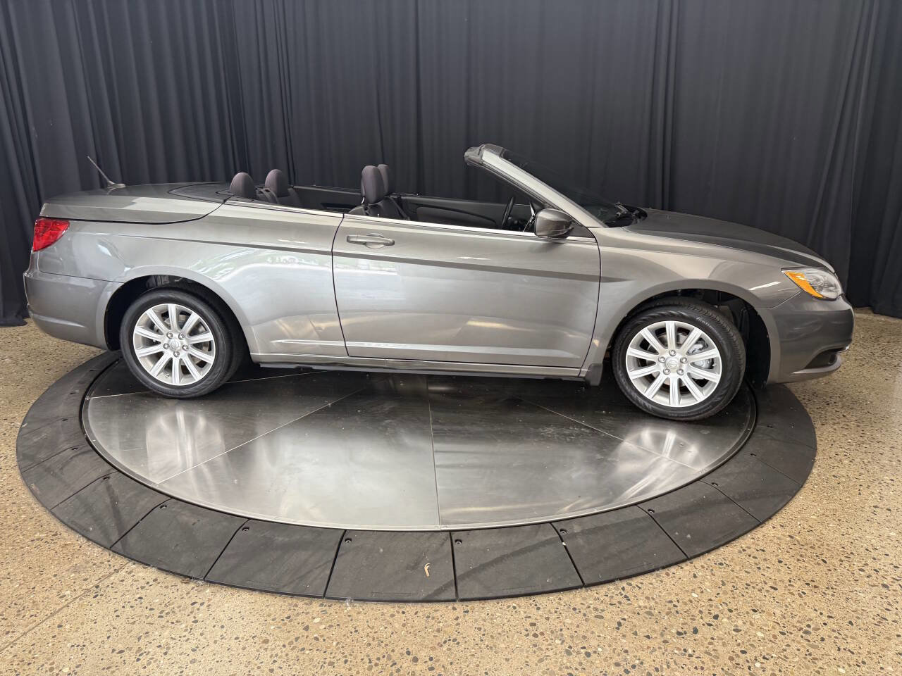 Used 2013 Chrysler 200 Touring image 10