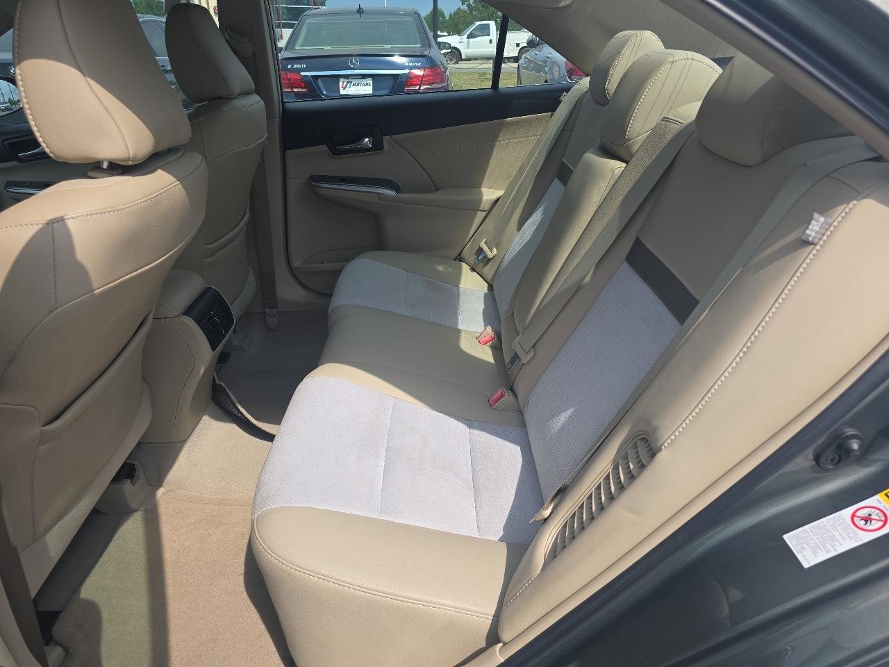 Used 2013 Toyota Camry XLE w/ Leather Pkg FWD image 12