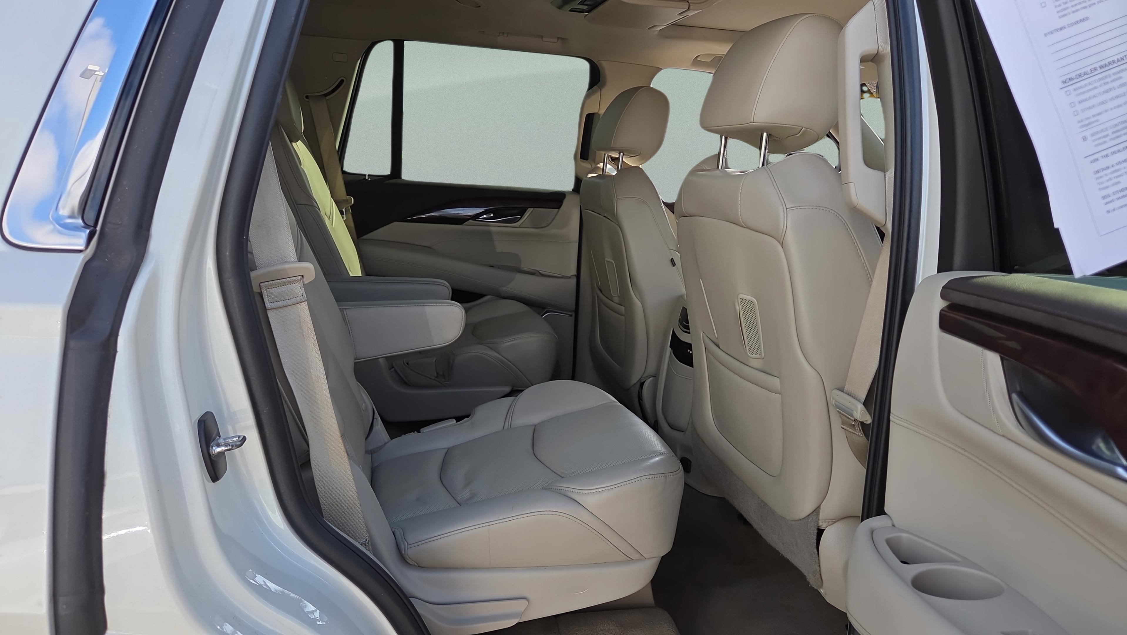 Used 2015 Cadillac Escalade Luxury image 16