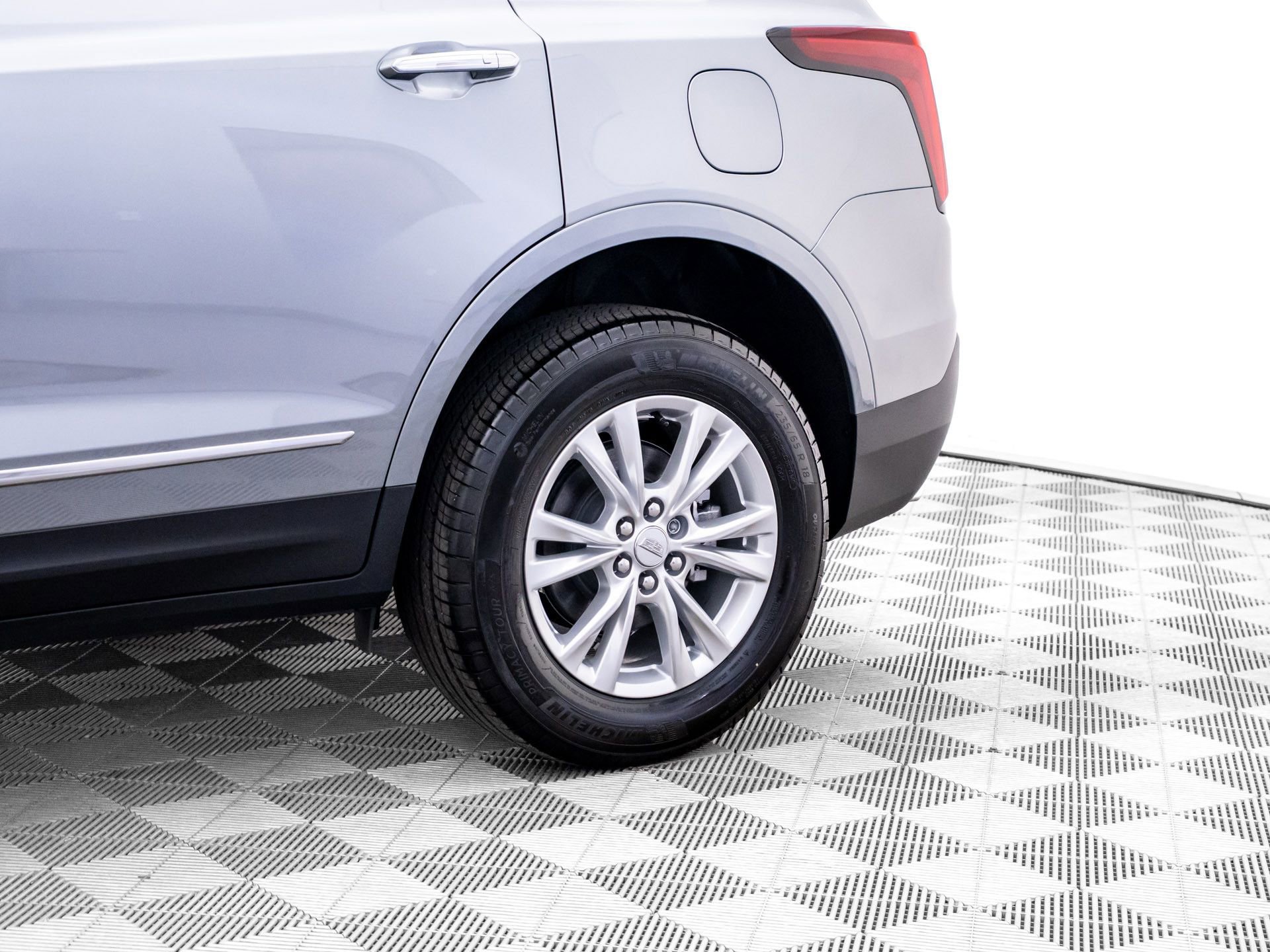 New 2026 Cadillac XT5 Luxury w/ LPO, Floor Liner Package AWD/4WD image 32