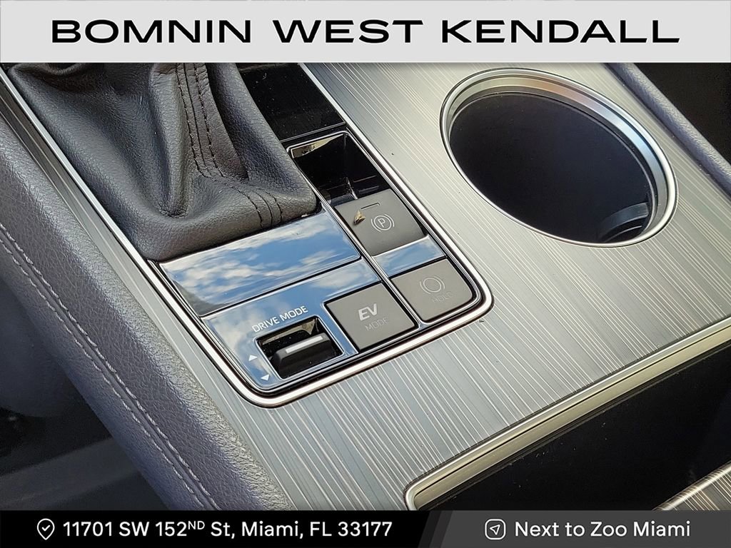 Used 2024 Toyota Sienna Limited image 23