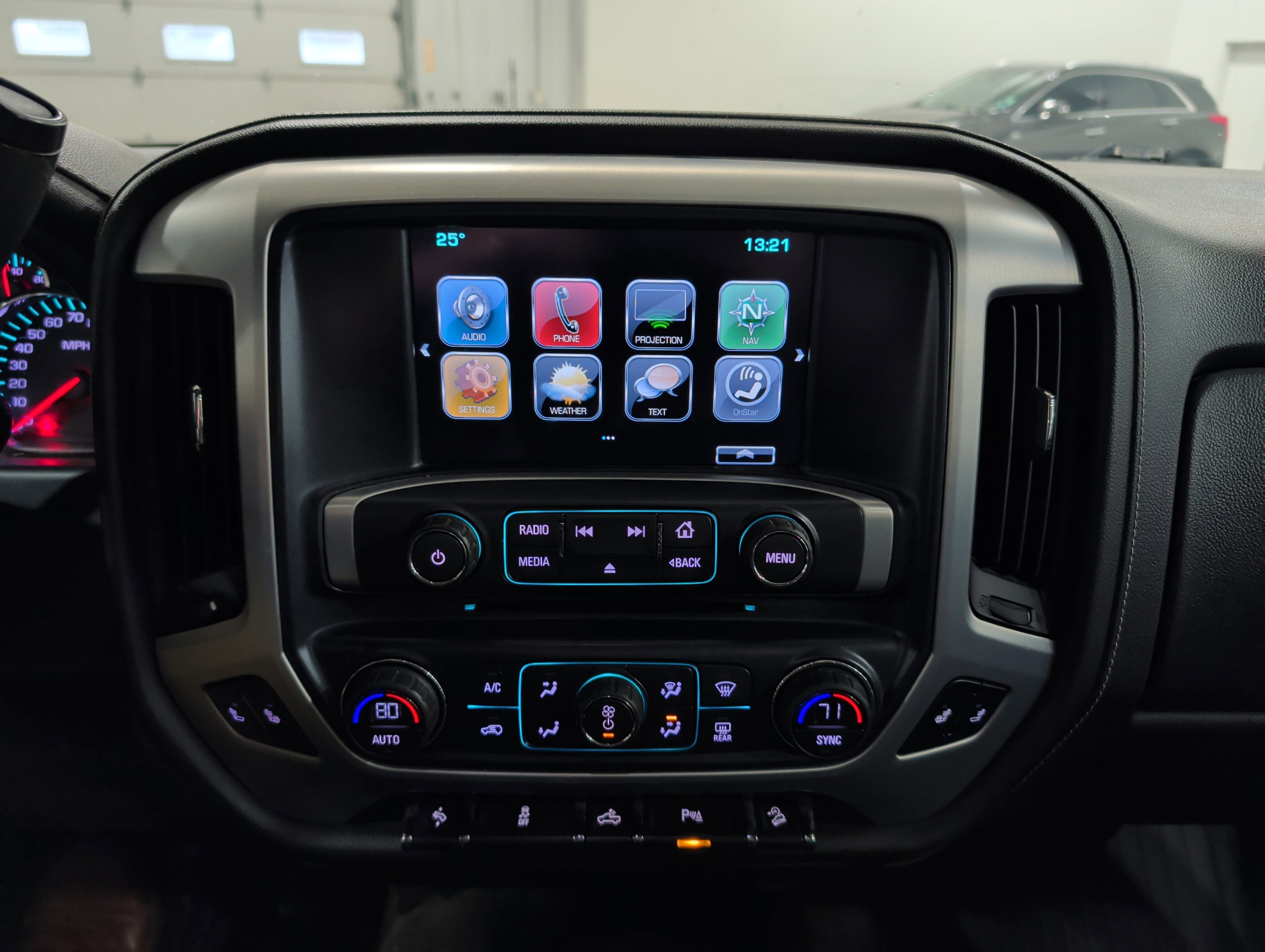 Used 2018 GMC Sierra 1500 SLT w/ SLT Premium Package image 11