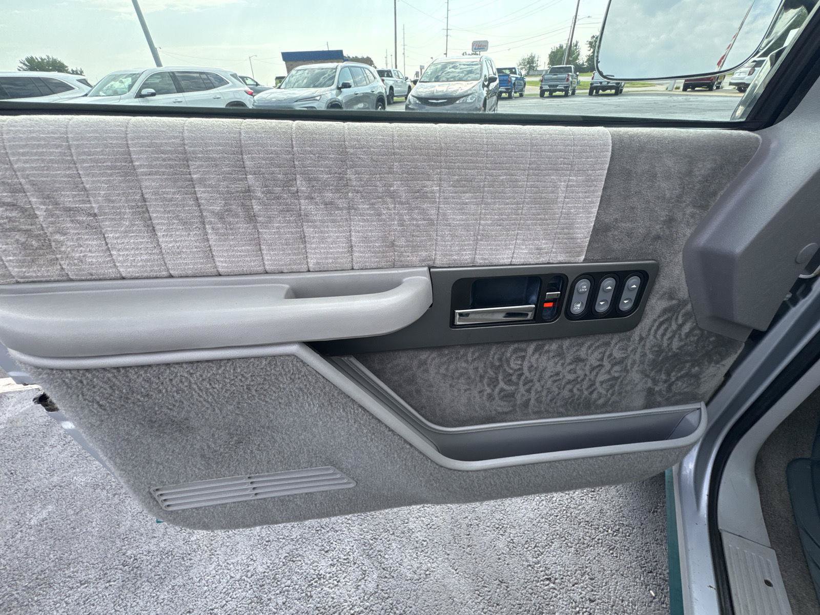 Used 1993 GMC Sierra 1500 4x4 Regular Cab image 9