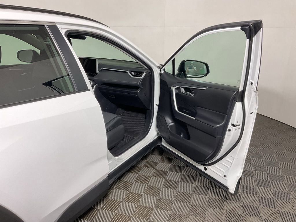 Used 2024 Toyota RAV4 XLE AWD/4WD image 35