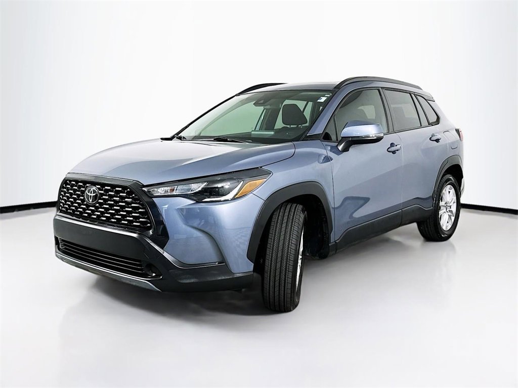 Used 2022 Toyota Corolla Cross LE image 2