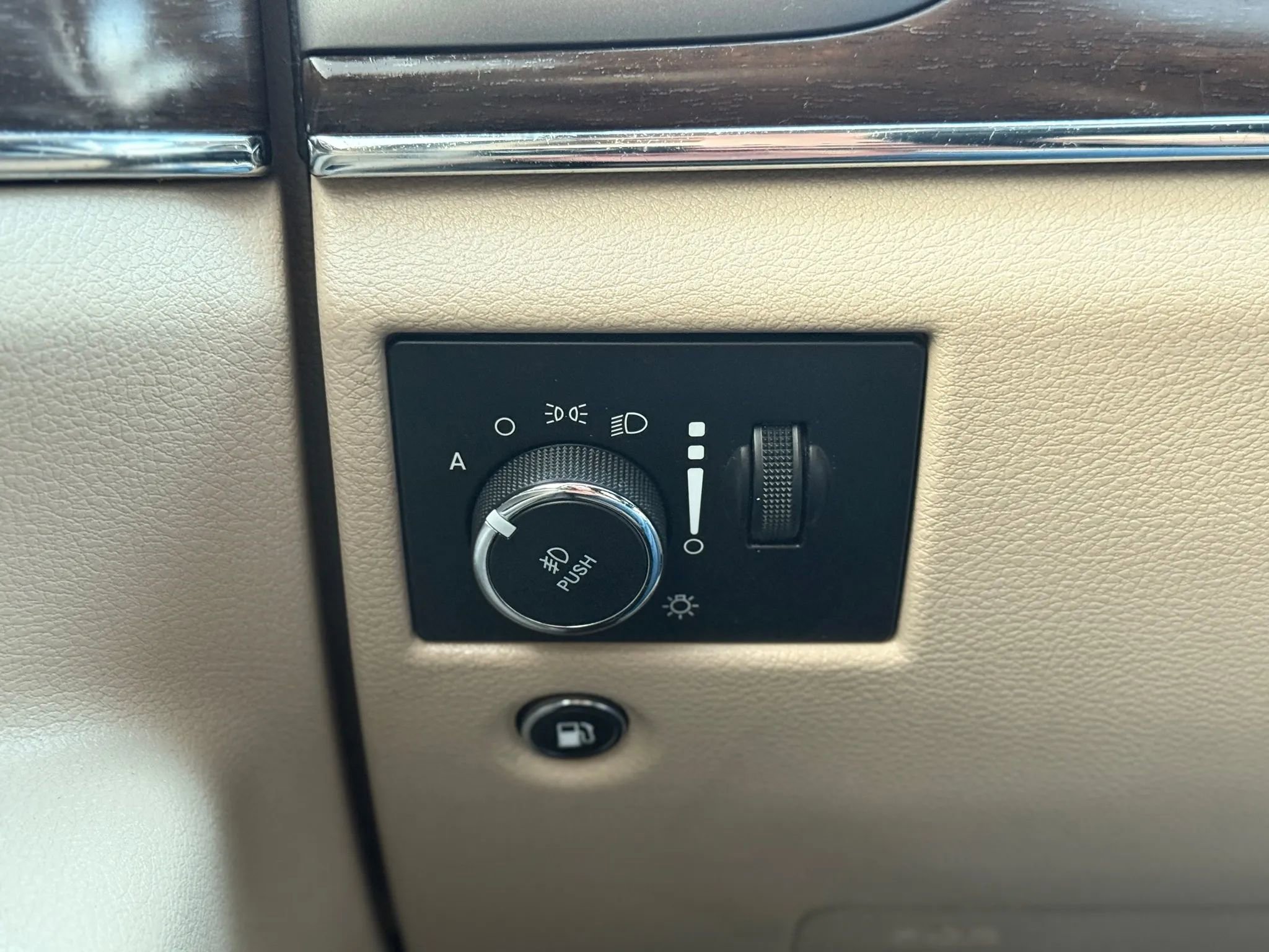 Used 2018 Jeep Grand Cherokee Limited image 24