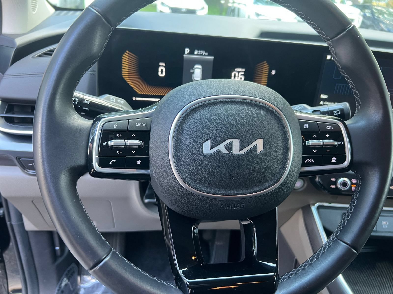 Used 2026 Kia Carnival FWD image 30