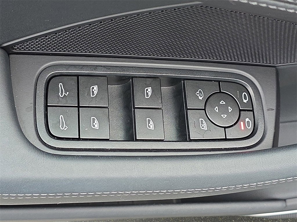 Used 2023 Porsche Panamera 4 Platinum Edition image 32