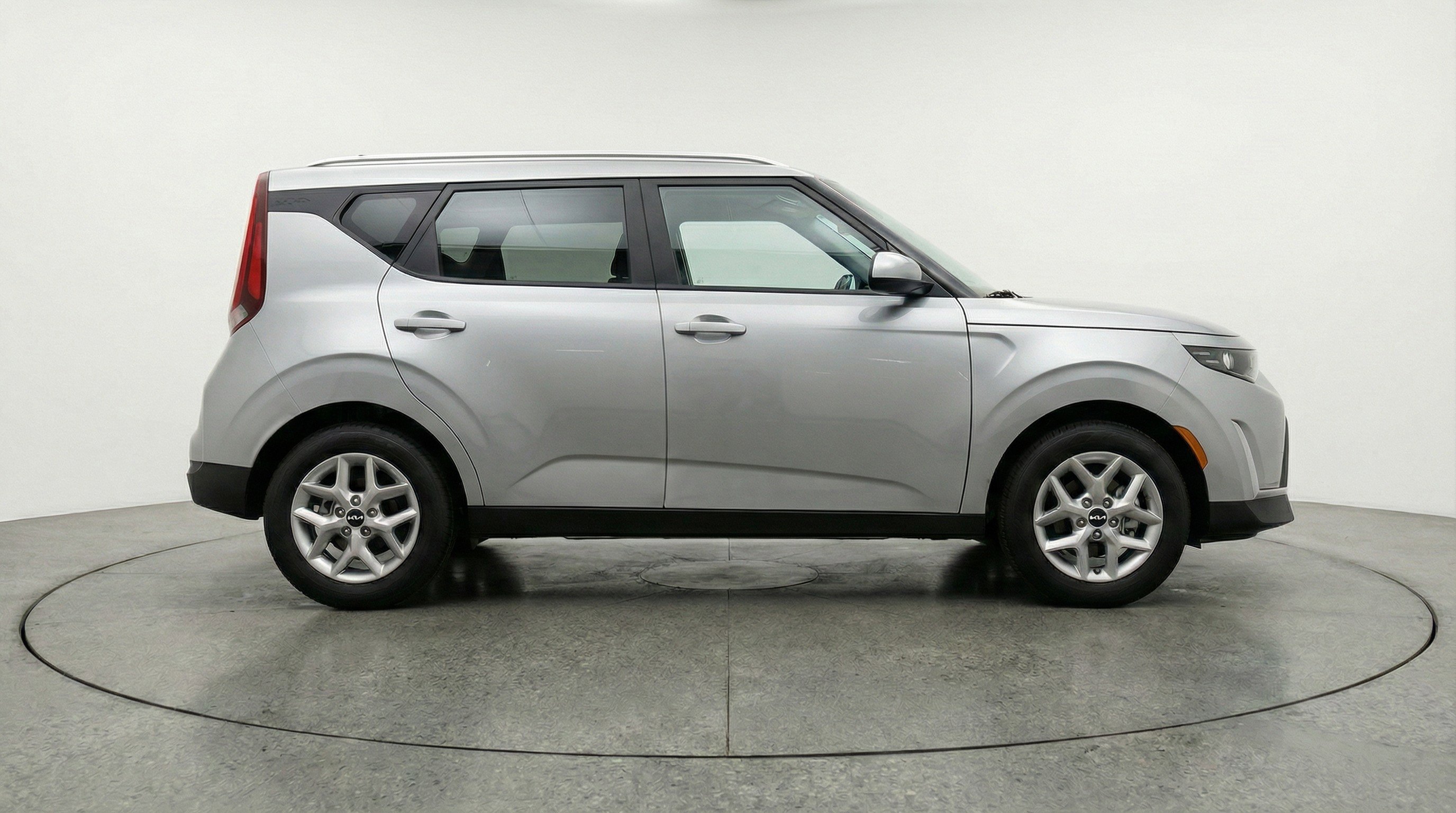 Used 2025 Kia Soul LX w/ LX Technology Package image 11
