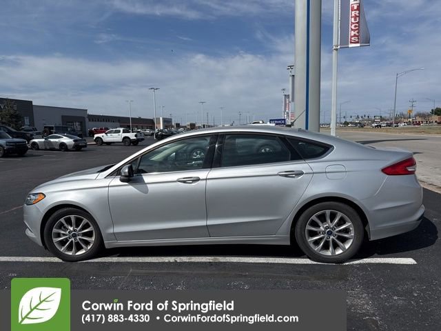 Used 2017 Ford Fusion SE image 11