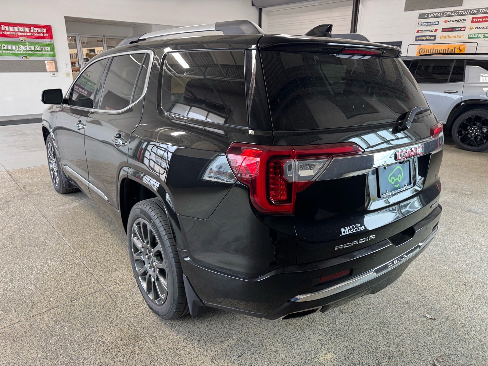 Certified 2023 GMC Acadia Denali w/ Black Diamond Edition AWD/4WD image 7