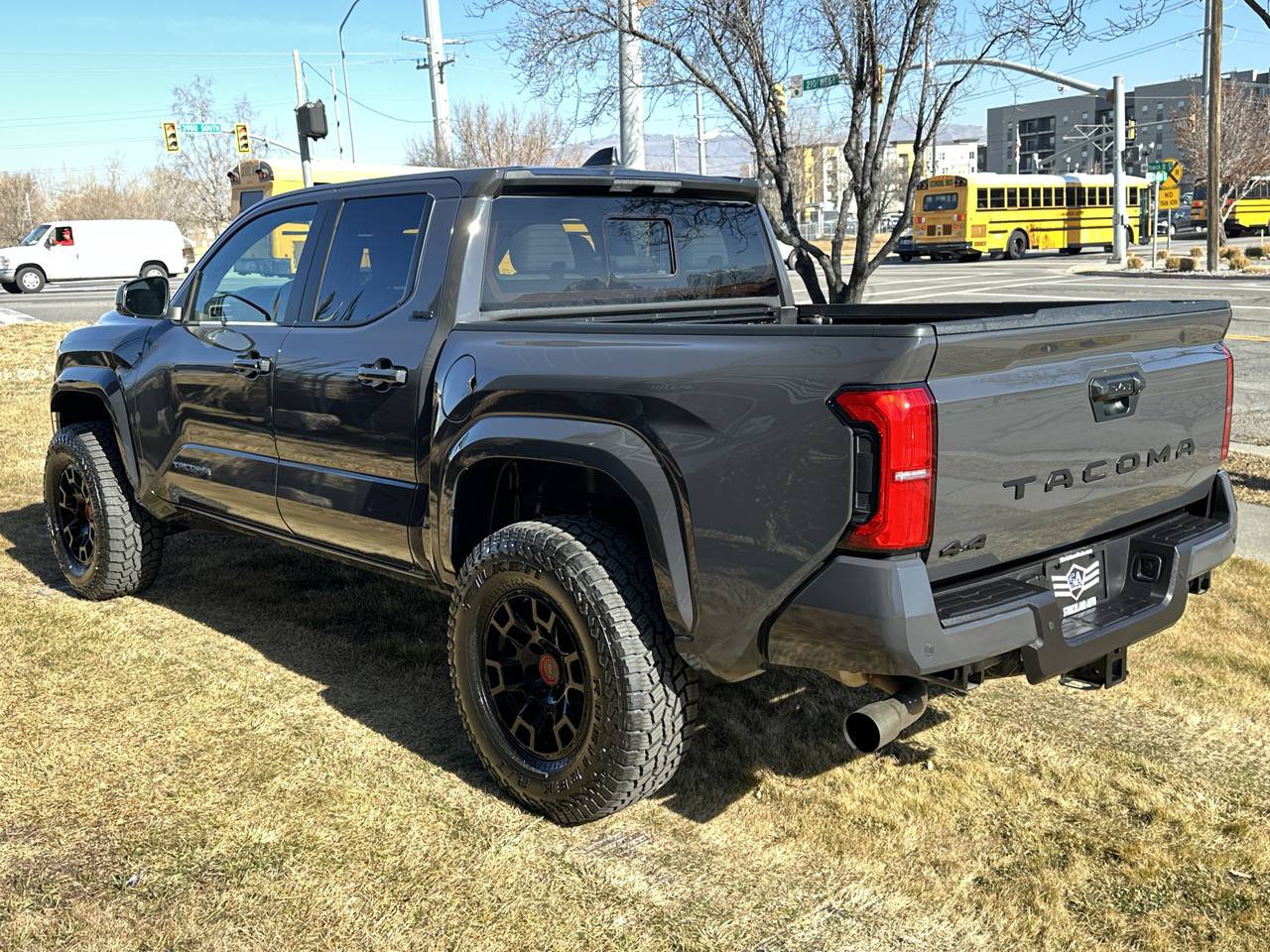 Used 2025 Toyota Tacoma SR5 AWD/4WD image 9