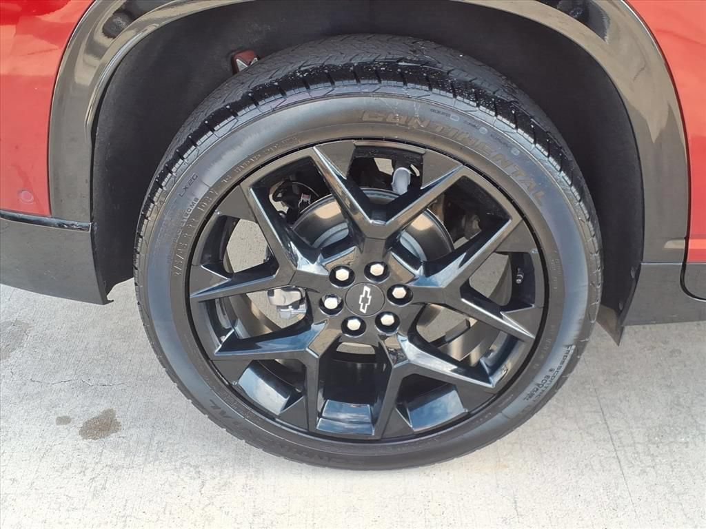 Used 2025 Chevrolet Traverse RS w/ LPO, Floor Liner Package FWD image 13