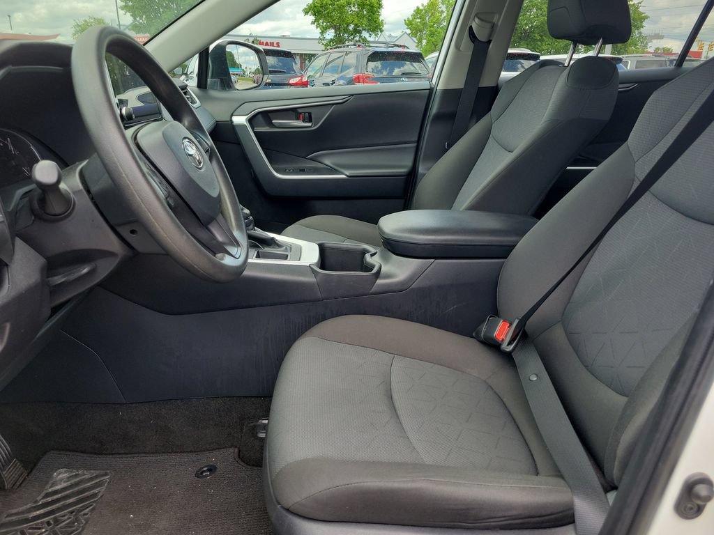 Used 2025 Toyota RAV4 XLE FWD image 20