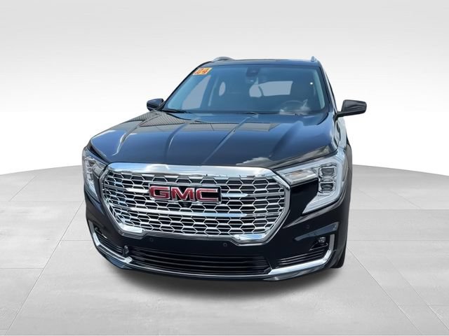 Used 2024 GMC Terrain Denali w/ Denali Premium Package AWD/4WD image 3