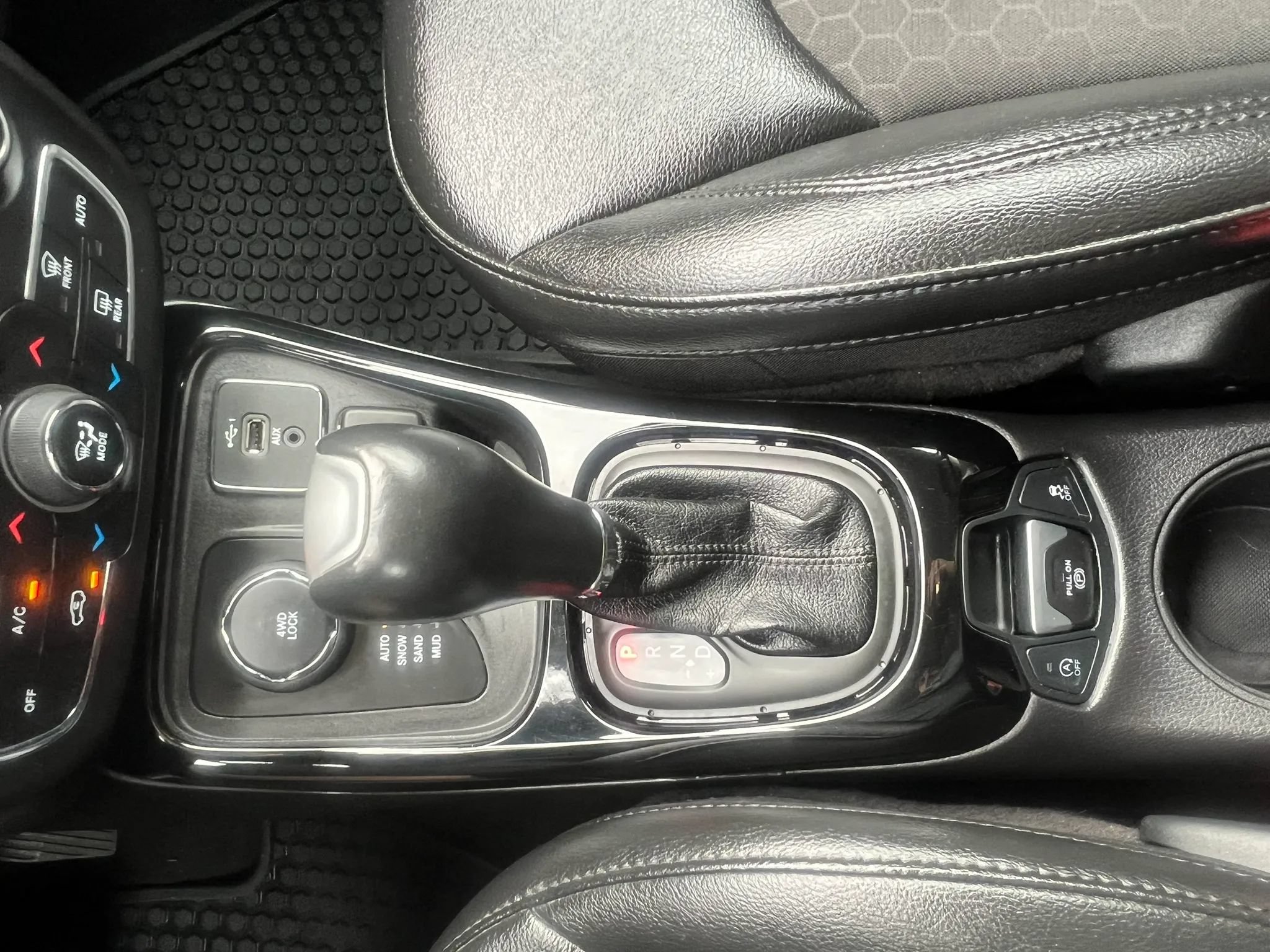Used 2020 Jeep Compass Latitude AWD/4WD image 25