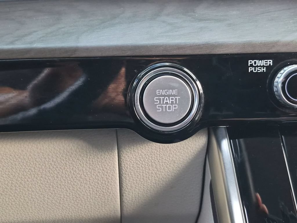 Certified 2023 Kia Carnival SX FWD image 17
