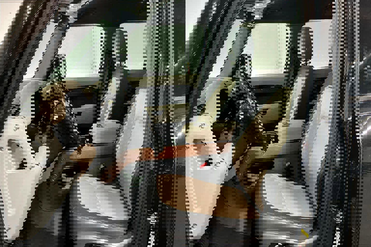 Used 2023 Land Rover Defender 130 X-Dynamic SE image 27