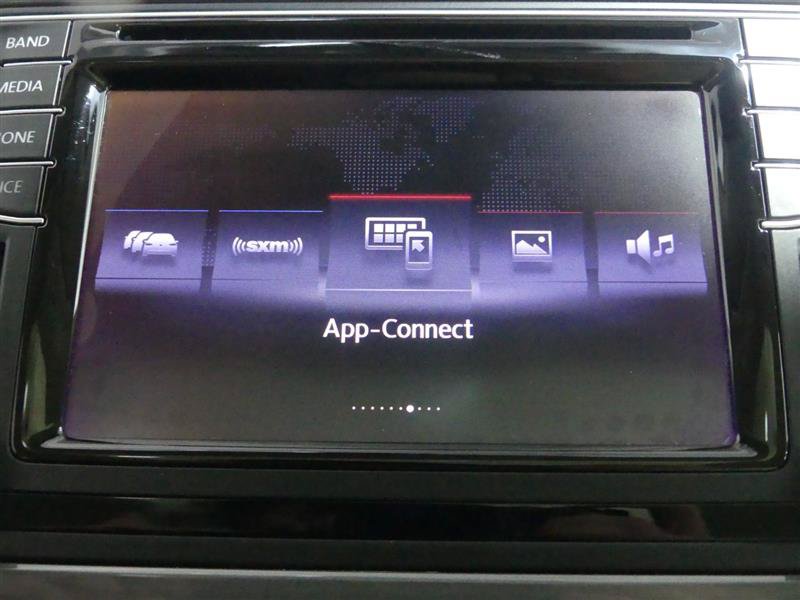 Used 2017 Volkswagen Tiguan SEL AWD/4WD image 40