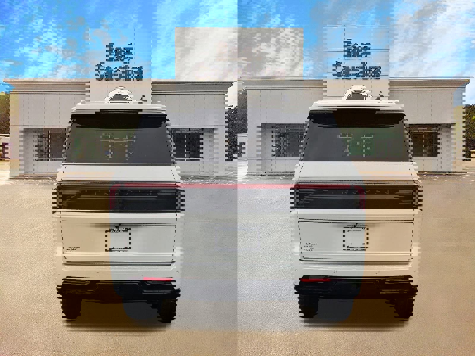 Used 2025 Lincoln Navigator Reserve AWD/4WD image 4