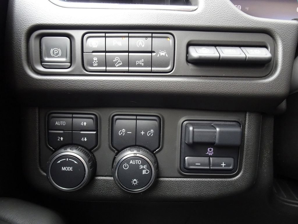 Used 2023 Chevrolet Tahoe High Country w/ Advanced Technology Package AWD/4WD image 24