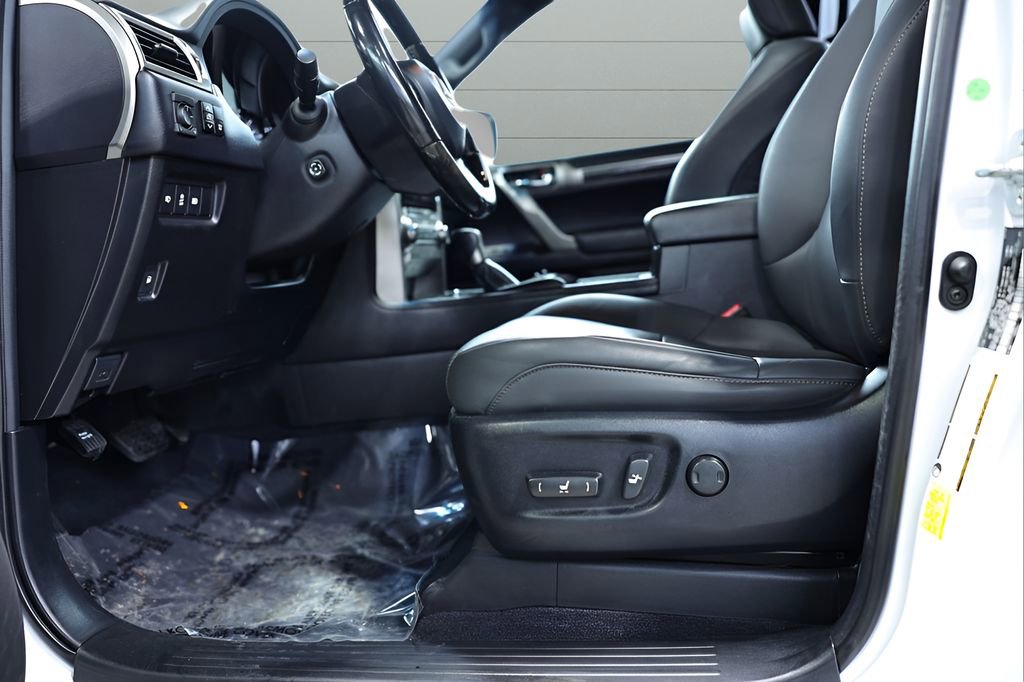 Used 2020 Lexus GX 460 Premium w/ Premium Package image 20