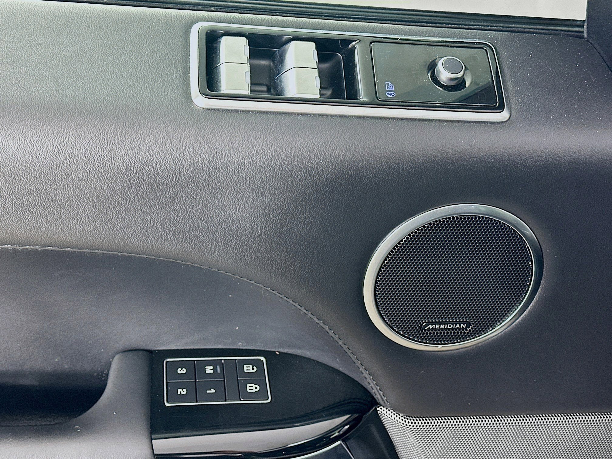 Used 2021 Land Rover Range Rover Sport HST AWD/4WD image 23