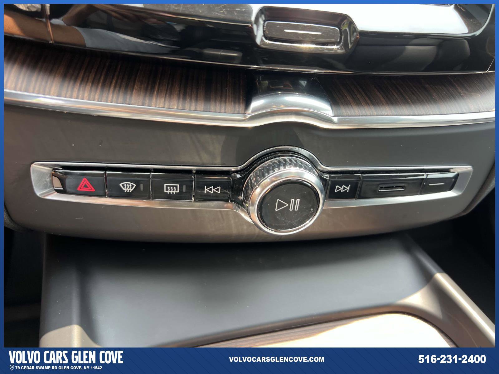 Certified 2022 Volvo XC60 B5 Momentum w/ Climate Package image 31