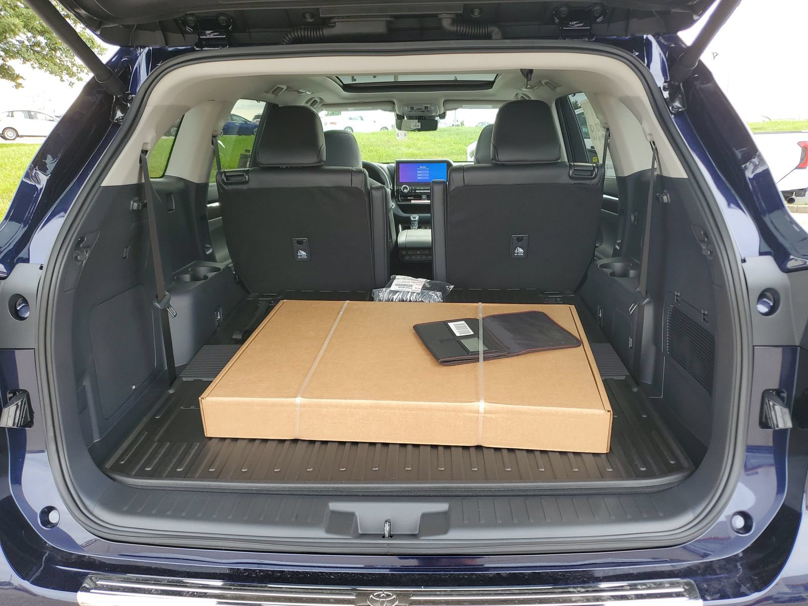 New 2026 Toyota Highlander Platinum AWD/4WD image 9