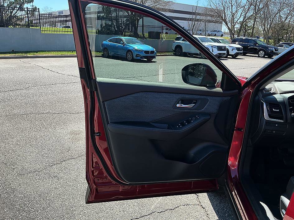Certified 2023 Nissan Rogue SV image 11