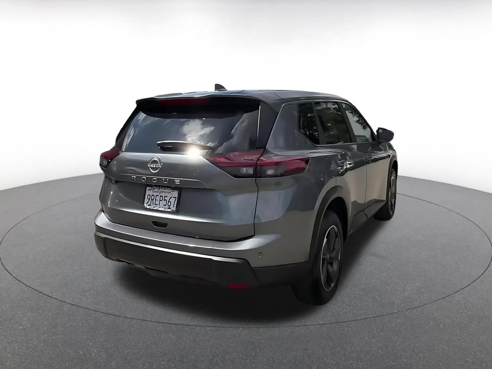 Used 2025 Nissan Rogue SV FWD image 14
