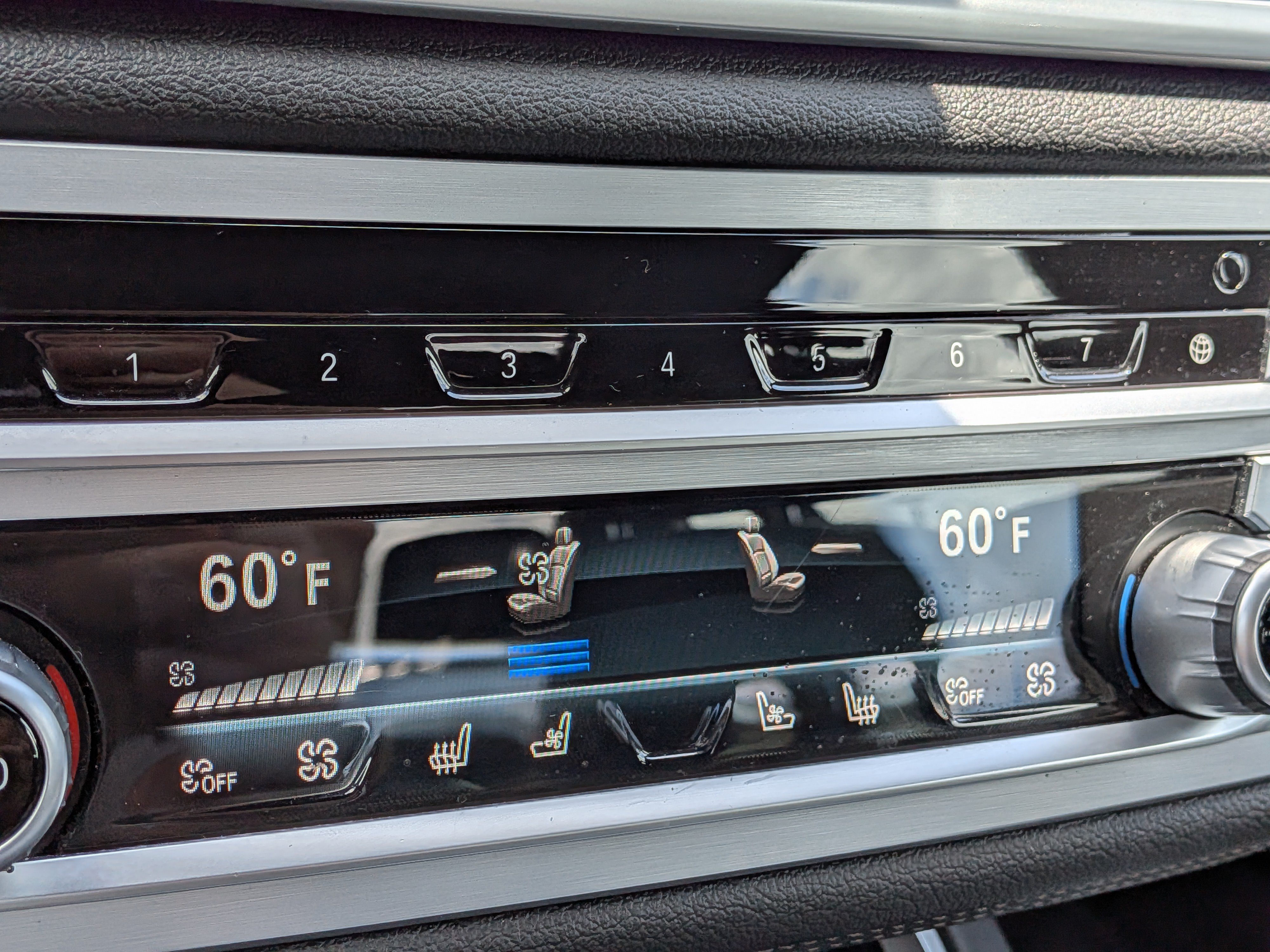 Used 2022 BMW 740i w/ M Sport Package RWD image 31