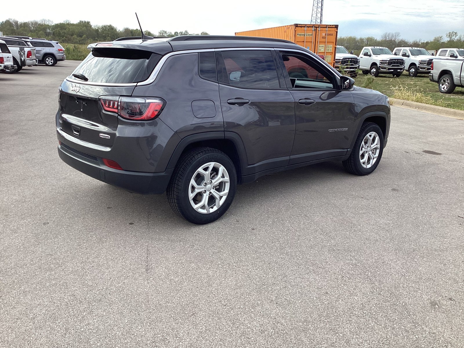 Used 2024 Jeep Compass Latitude AWD/4WD image 4
