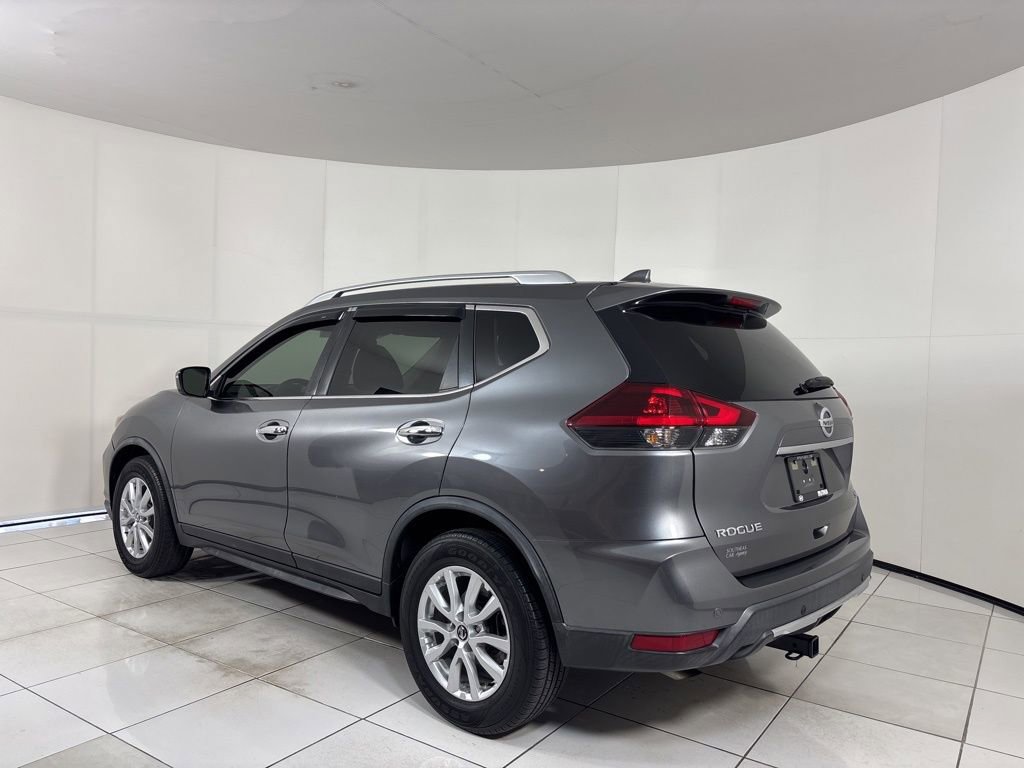 Used 2020 Nissan Rogue SV image 3