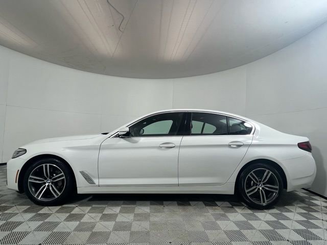 Used 2022 BMW 530i xDrive w/ Premium Package image 4